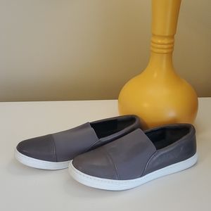 Via Spiga gray speakers size 6M Comfortable